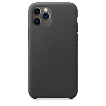 Charger l&#39;image dans la galerie, Apple iPhone 11 Pro coque en cuir - Noir

